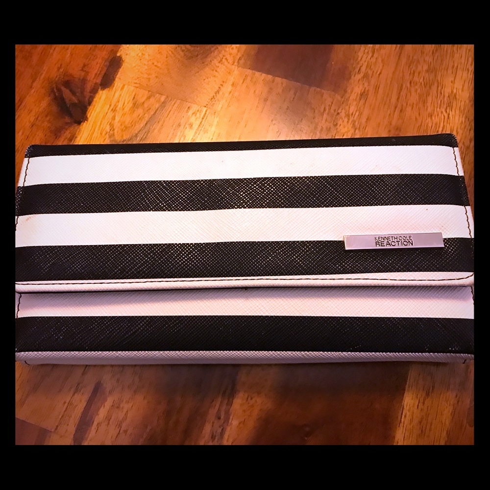Kennith Cole Reaction Black and White Wallet